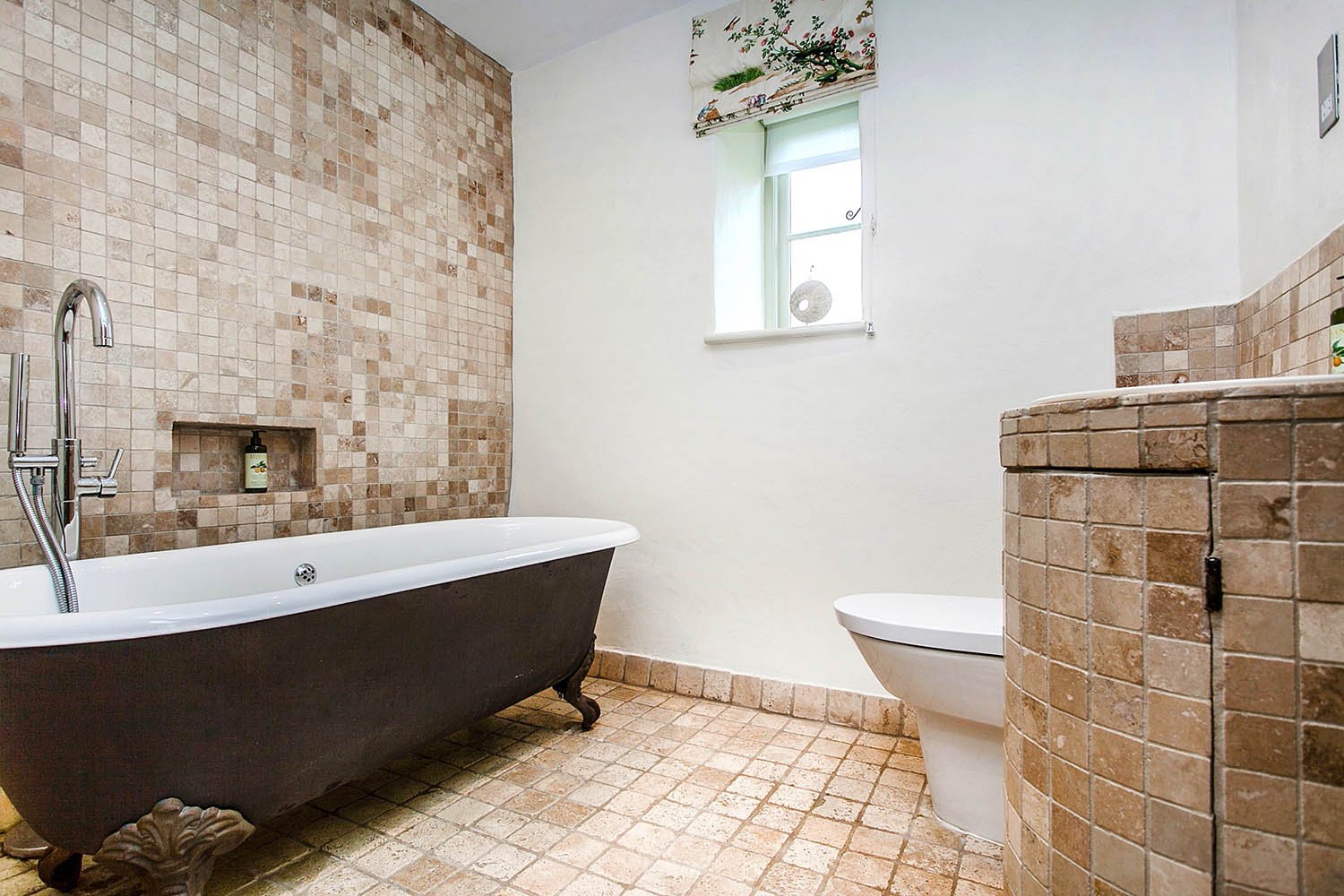 image of the main bathroom at The Garden House, Lilycombe Farm