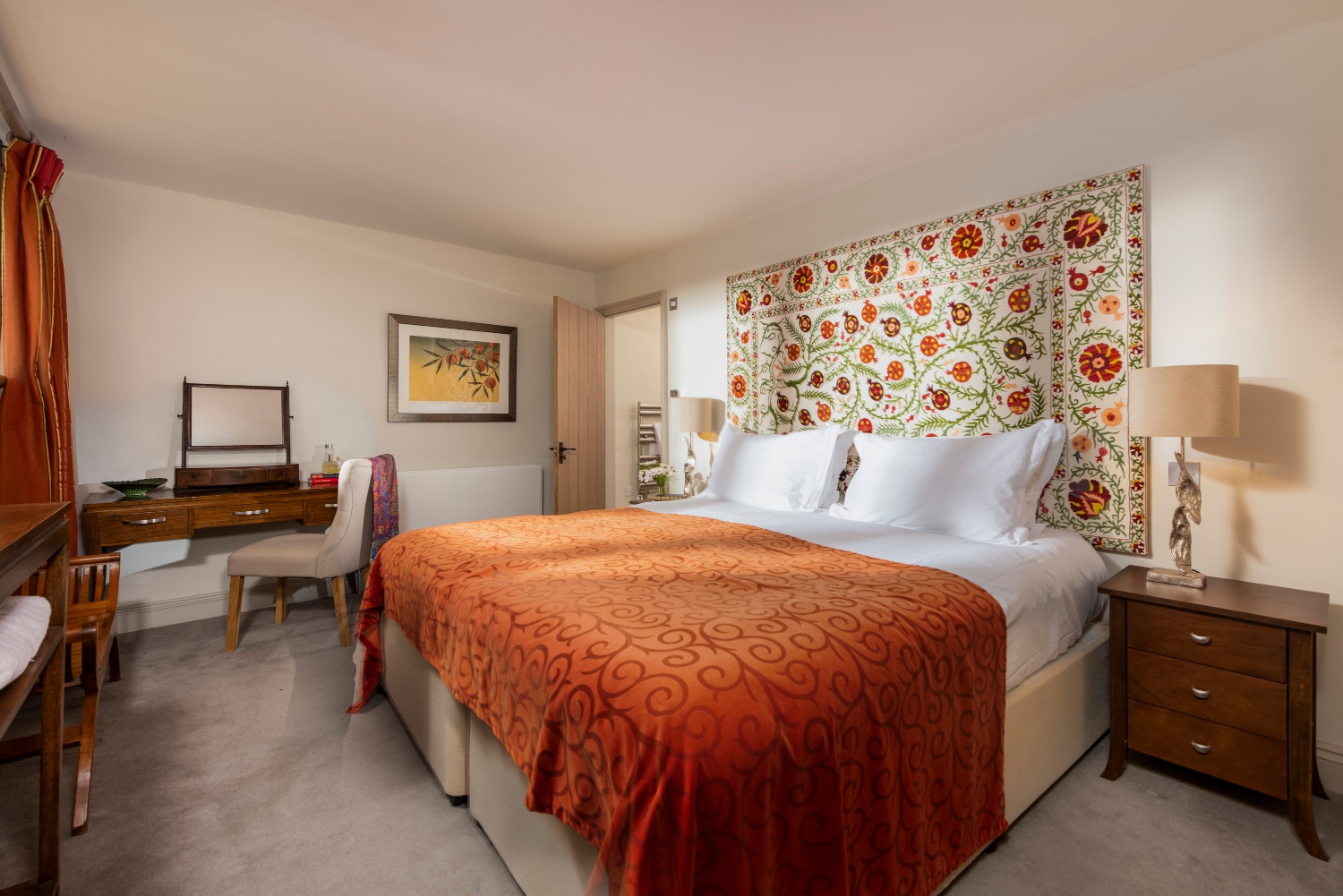 Deerleap-Kingsize-Bedroom.jpg