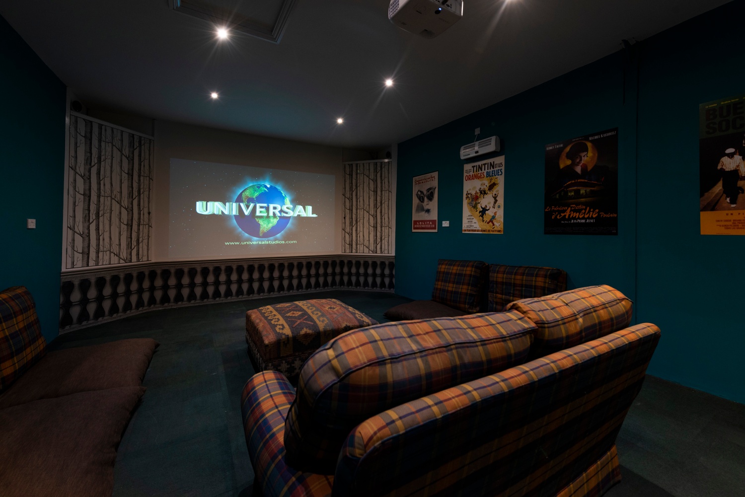 Holiday-Rental-With-Cinema.jpg